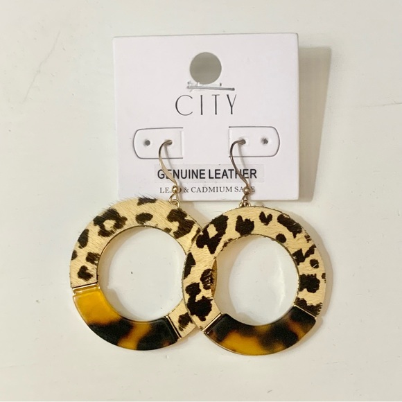♦️SOLD♦️ Boutique leopard print calf hair leather tortoise shell dangle earrings - Picture 3 of 6